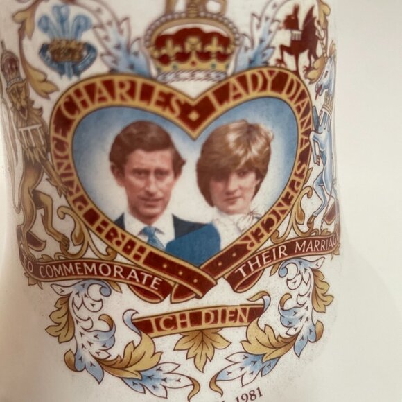 1981 Royal Wedding Commemorative Bell - Picture 3 of 9